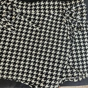 Stylish Black and White Houndstooth Women Skort.